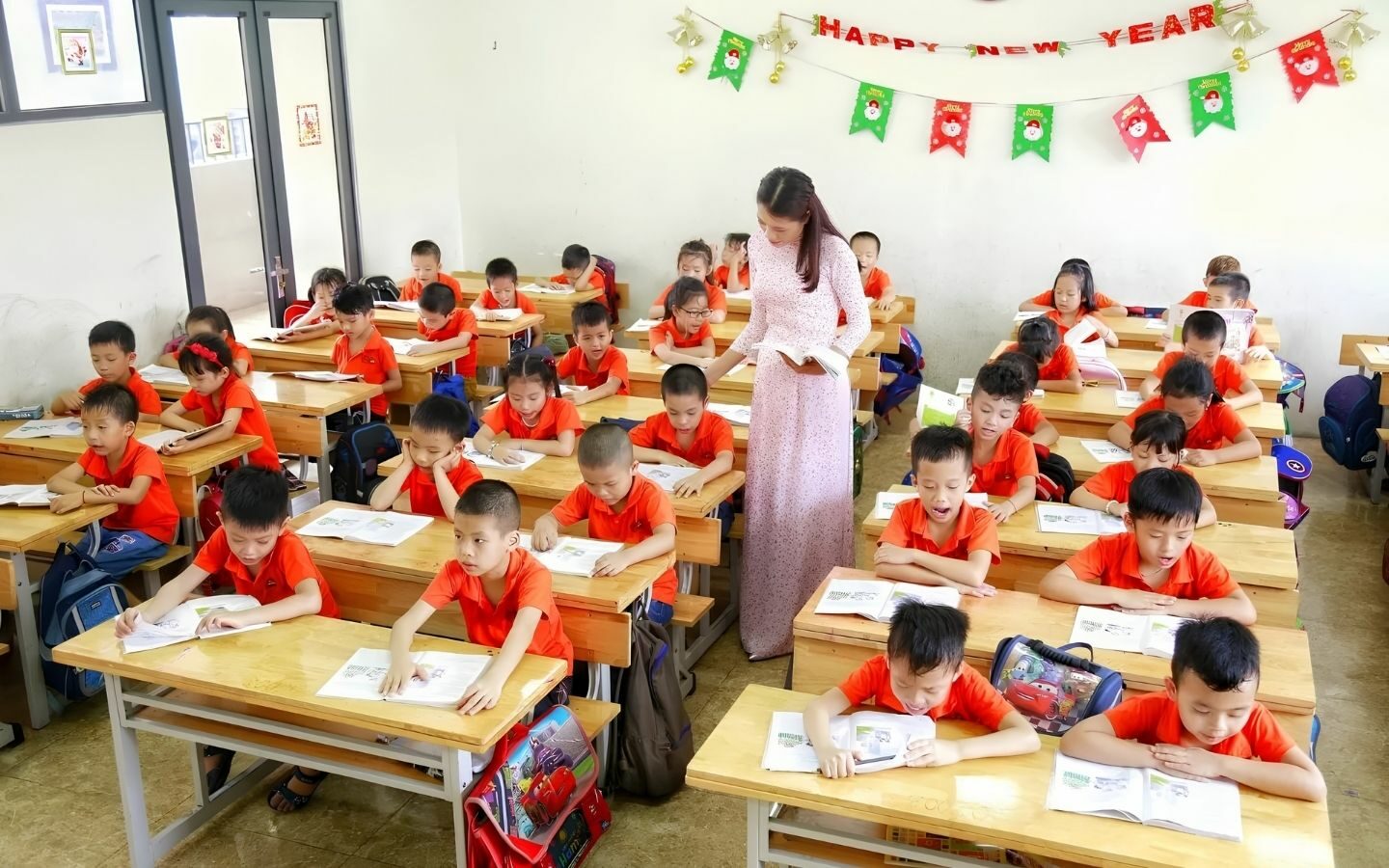 50+ hình ảnh Back to School mới nhất 2026 20 Người lái đò thầm lặng đồng hành cùng bao thế hệ học sinh