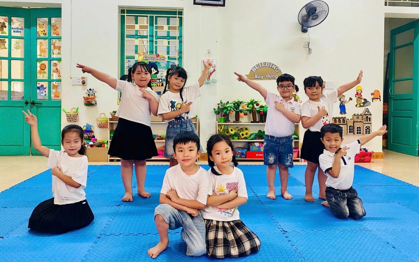 50+ hình ảnh Back to School mới nhất 2026 42 Khoảnh khắc đáng yêu của các thiên thần nhỏ