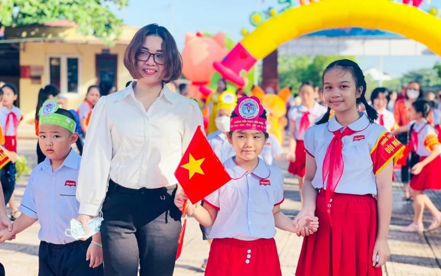 50+ hình ảnh Back to School mới nhất 2026 56 Bắt đầu năm học bằng những nụ cười rạng rỡ