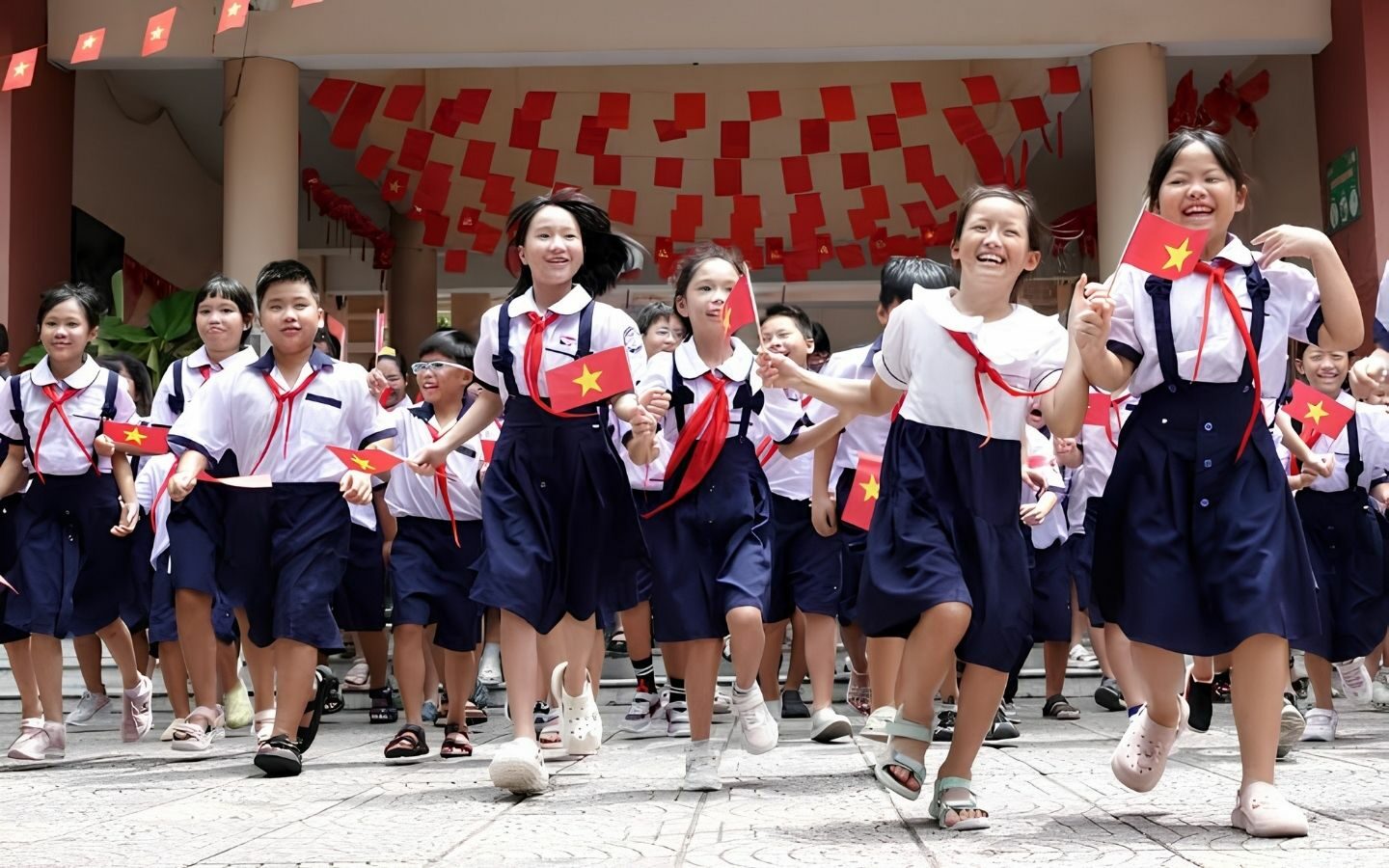 50+ hình ảnh Back to School mới nhất 2026 63 Không khí khai giảng tưng bừng trên khắp sân trường