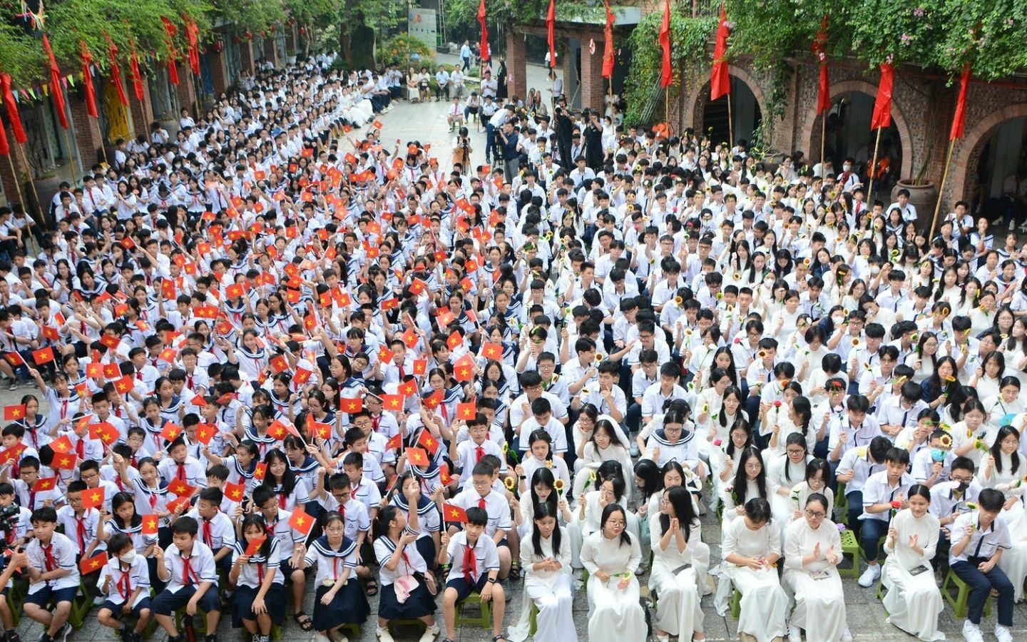 50+ hình ảnh Back to School mới nhất 2026 6 Hình ảnh khai giảng đầy cảm xúc với tà áo trắng tinh khôi