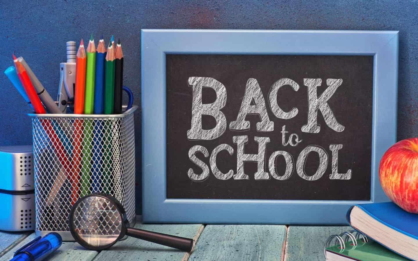 Top hình nền PowerPoint Back to School đẹp nhất 2026 16 Khung bảng đen dễ thương cho bài thuyết trình tựu trường