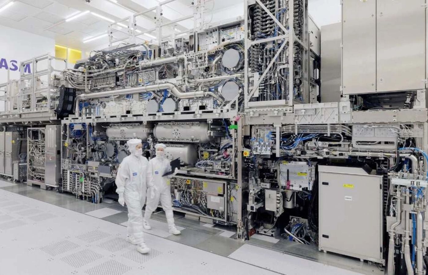 Intel xuất xưởng lô chip 18A đầu tiên bằng máy quang khắc 380 triệu USD 1 intel xuat xuong lo chip 18a dau tien
