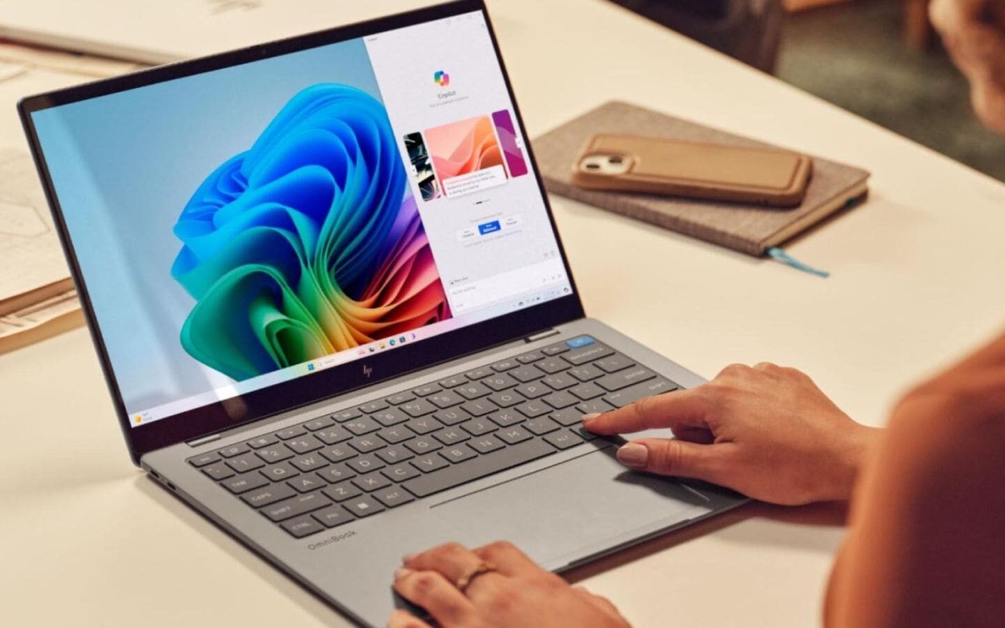 Top 10+ laptop AI hiệu năng cao, đáng mua cho sinh viên 2026 3 Trải nghiệm và chọn mua laptop chính hãng tại Phong Vũ để nhận ngay ưu đãi