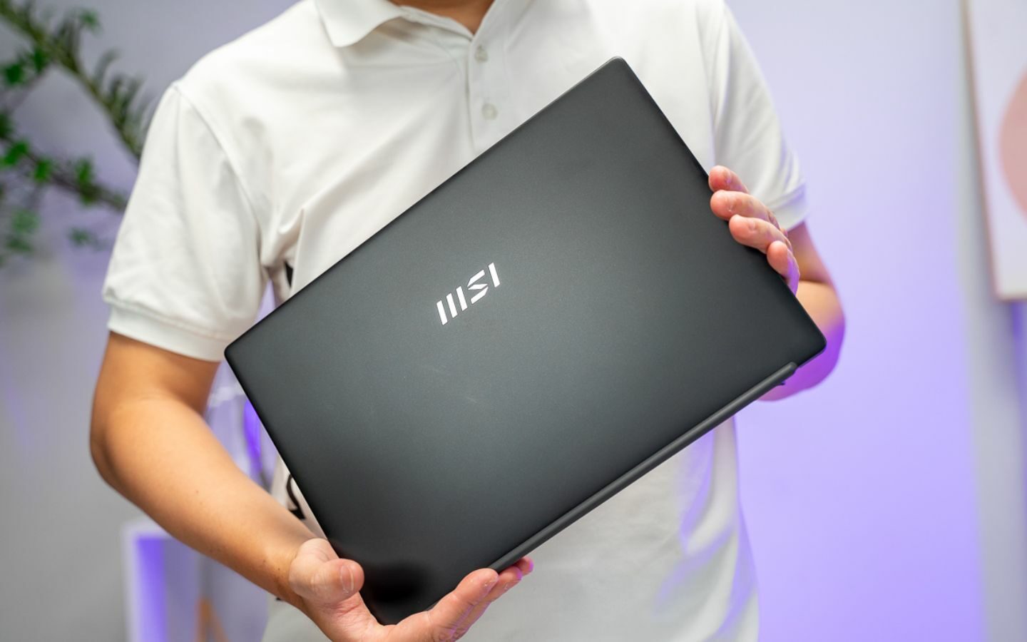 Top 10+ laptop dưới 20 triệu tốt nhất cho sinh viên 2026 9 MSI Modern 15 thu hút với vẻ ngoài hiện đại và mỏng nhẹ thời thượng