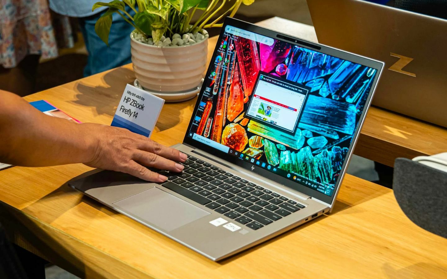 Top 10+ laptop HP cho sinh viên học tập và làm việc năm 2026 1 Mẫu laptop HP cho sinh viên đáng mua năm 2026