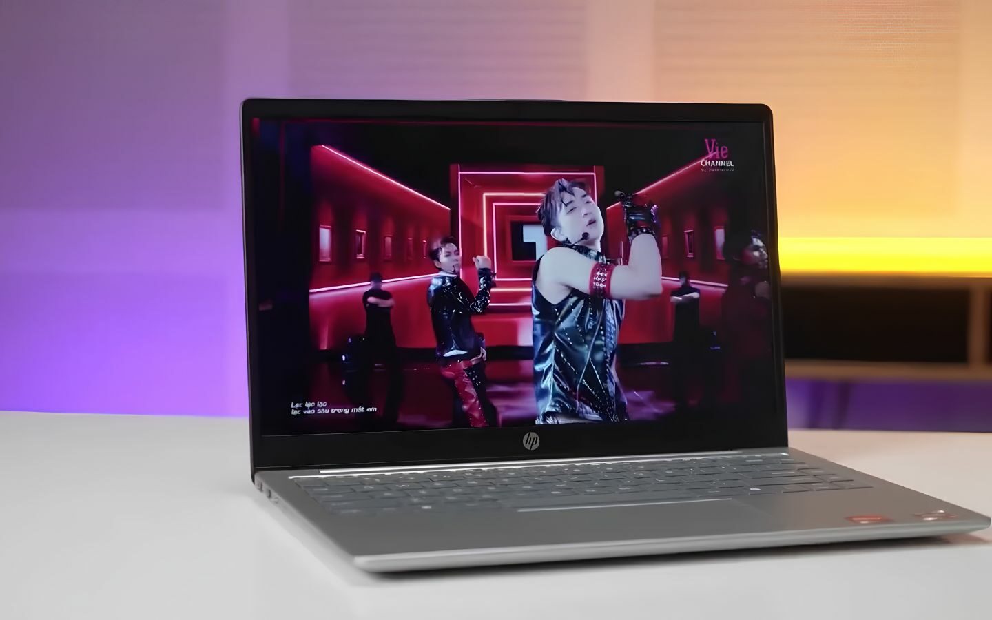 Top 10+ laptop HP cho sinh viên học tập và làm việc năm 2026 3 Laptop HP 14 em0023AU phù hợp học tập và làm việc đa nhiệm