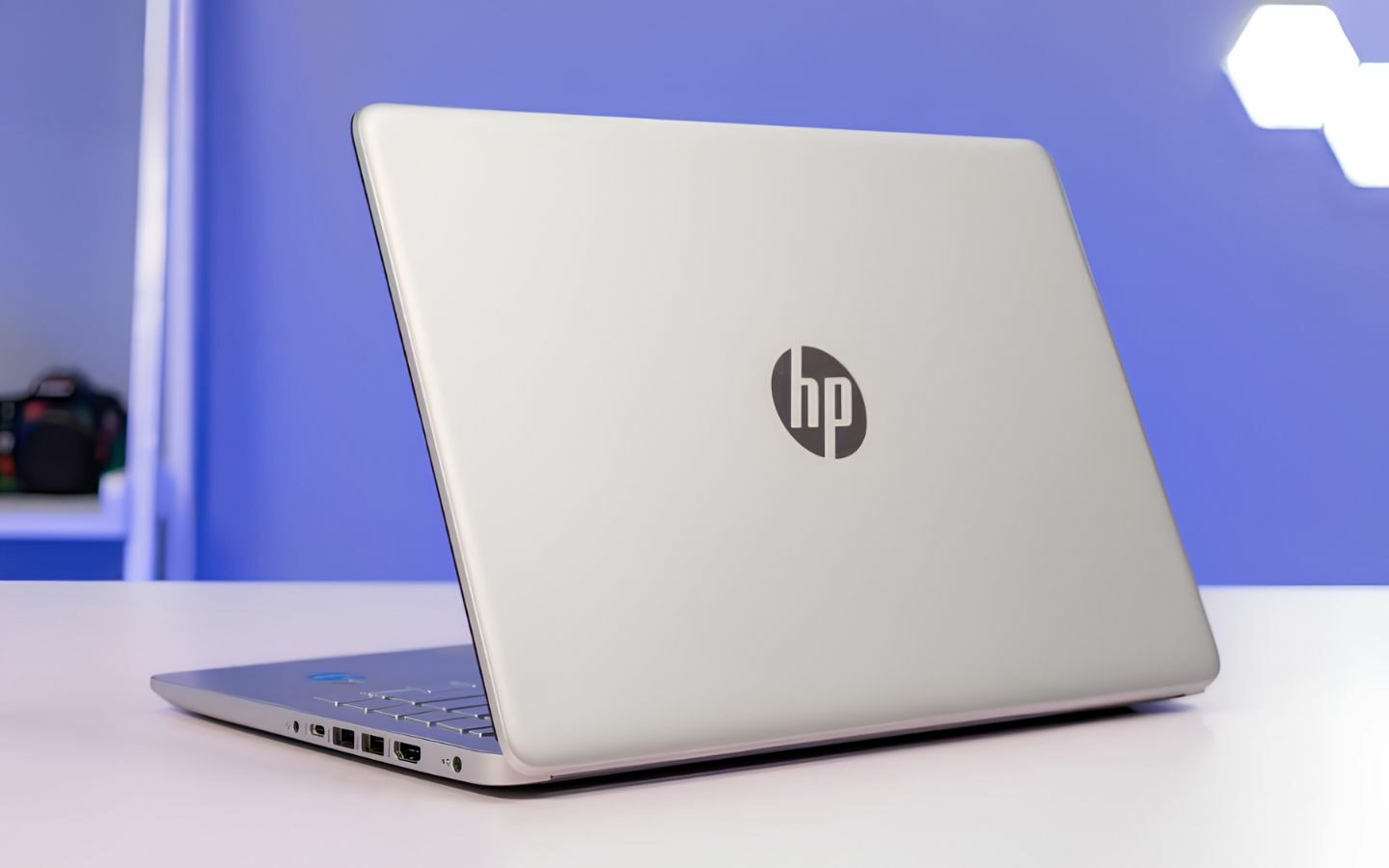 Top 10+ laptop HP cho sinh viên học tập và làm việc năm 2026 5 Laptop HP 14-hc0028TU sở hữu Intel Core Ultra thế hệ mới