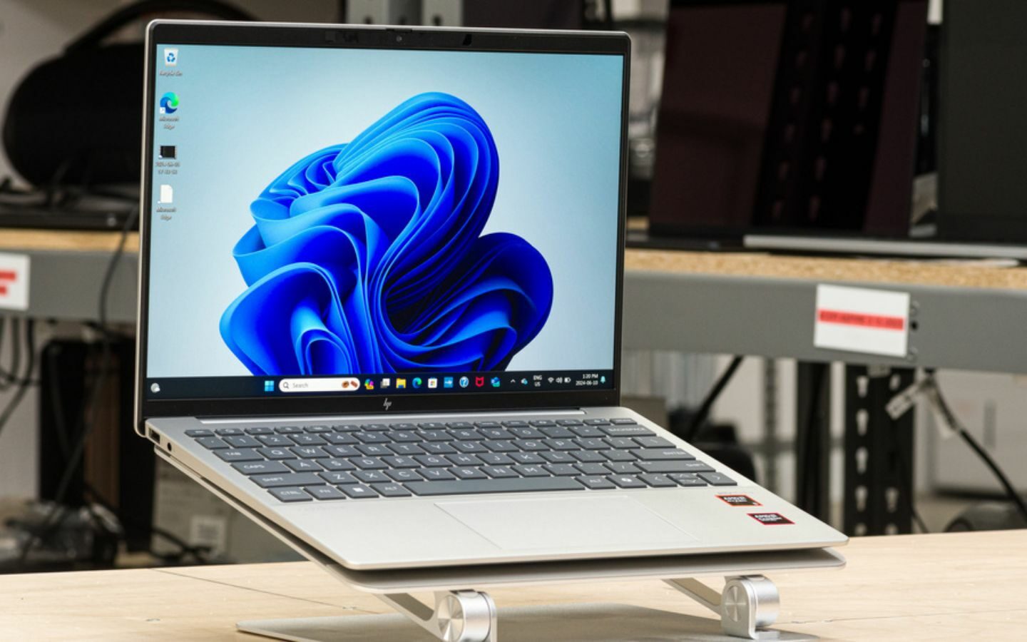 Top 10+ laptop mỏng nhẹ cho sinh viên đáng mua năm 2026 9 HP Pavilion Aero 13 là một trong những laptop mỏng nhẹ nhất hiện nay