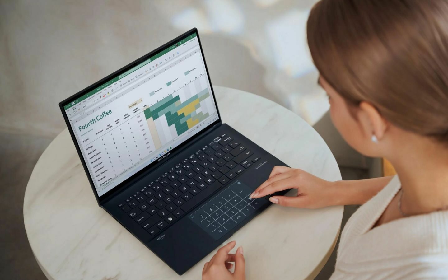 Top 10+ laptop mỏng nhẹ cho sinh viên đáng mua năm 2026 11 Laptop mỏng nhẹ được thiết kế gọn gàng giúp sinh viên dễ dàng mang theo mỗi ngày