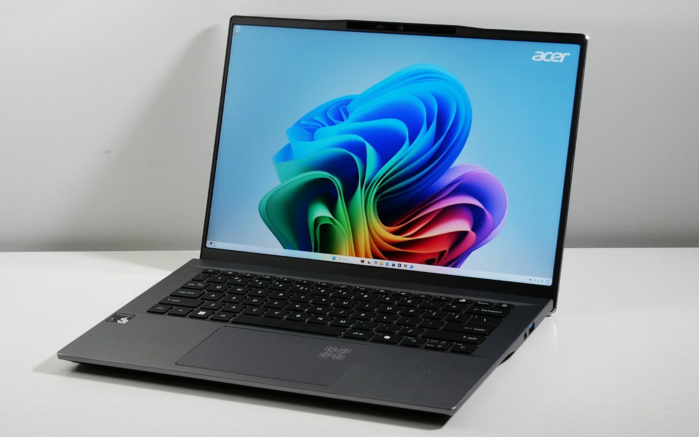Top 10+ laptop mỏng nhẹ cho sinh viên đáng mua năm 2026 4 Acer Swift Go 14 AI tích hợp nhiều tính năng AI hiện đại