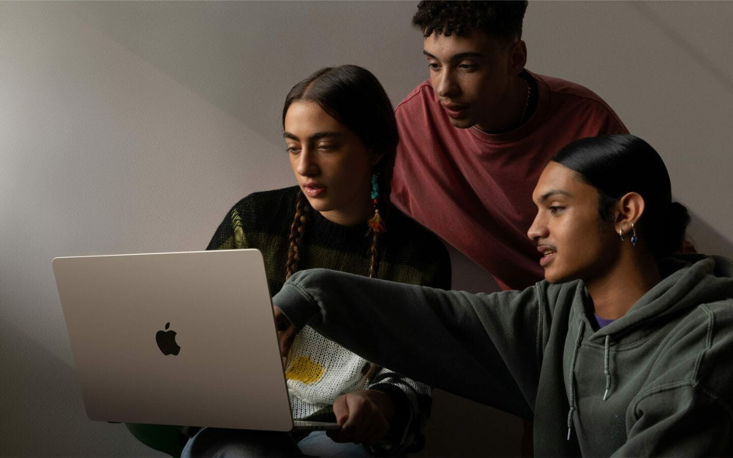 MacBook là người bạn đồng hành bền bỉ, tối ưu cho nhu cầu học tập