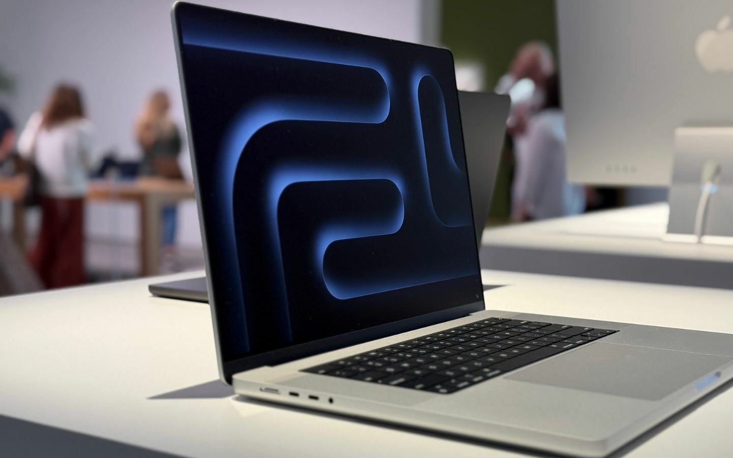 Cỗ máy MacBook Pro M5 32GB/1TB đỉnh cao cho sinh viên chuyên ngành nặng