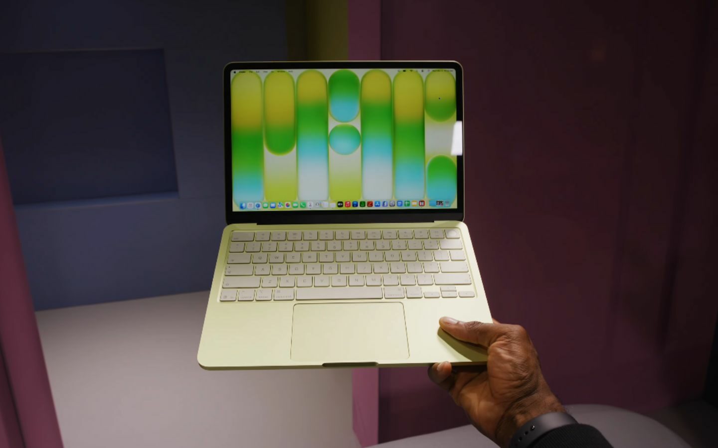 MacBook Neo A18 Pro 256GB nhỏ gọn, giá rẻ