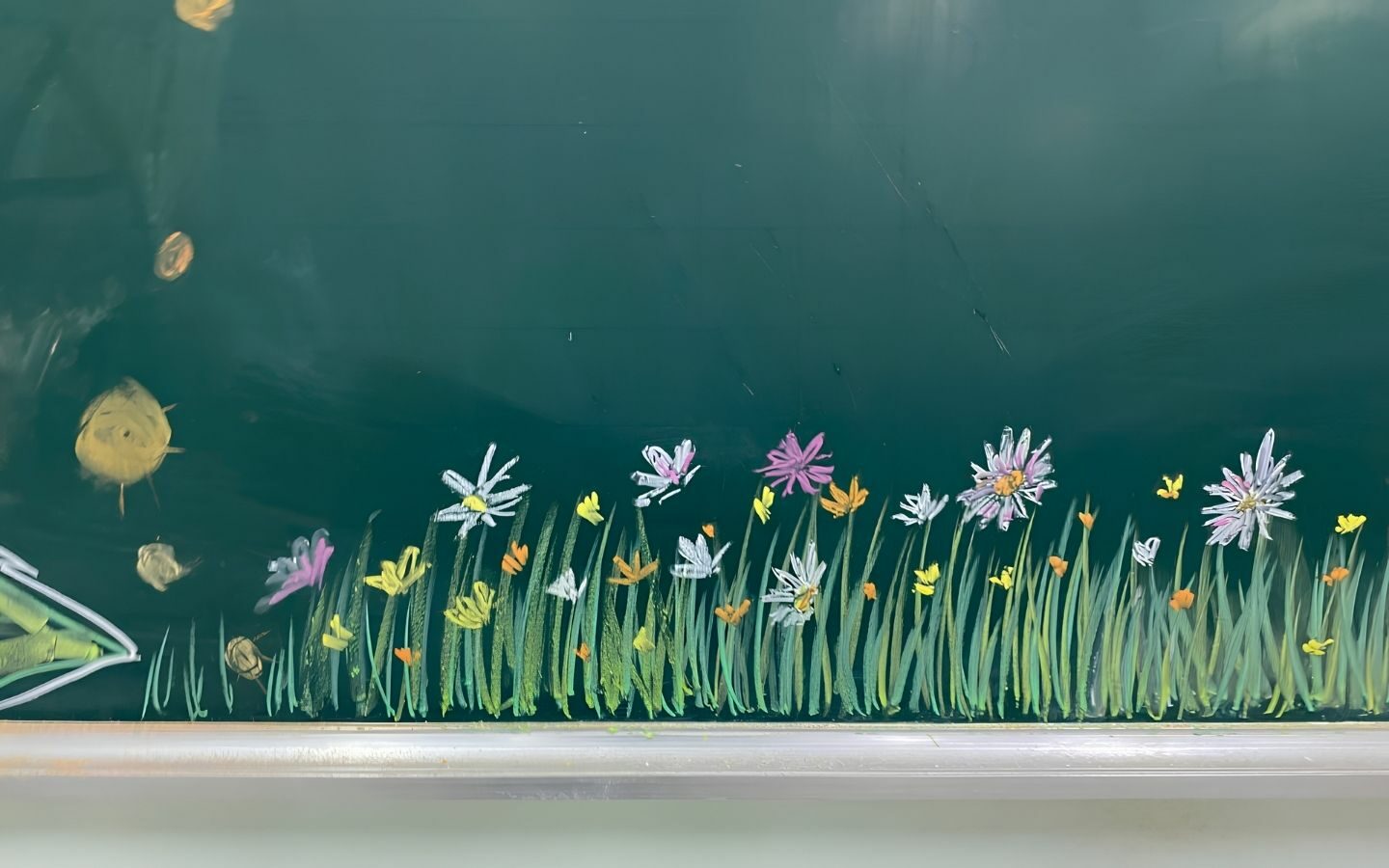 Top 10+ mẫu trang trí bảng Back To School nổi bật 2026 37 Bảng trang trí với gam màu pastel nhẹ nhàng và hiện đại