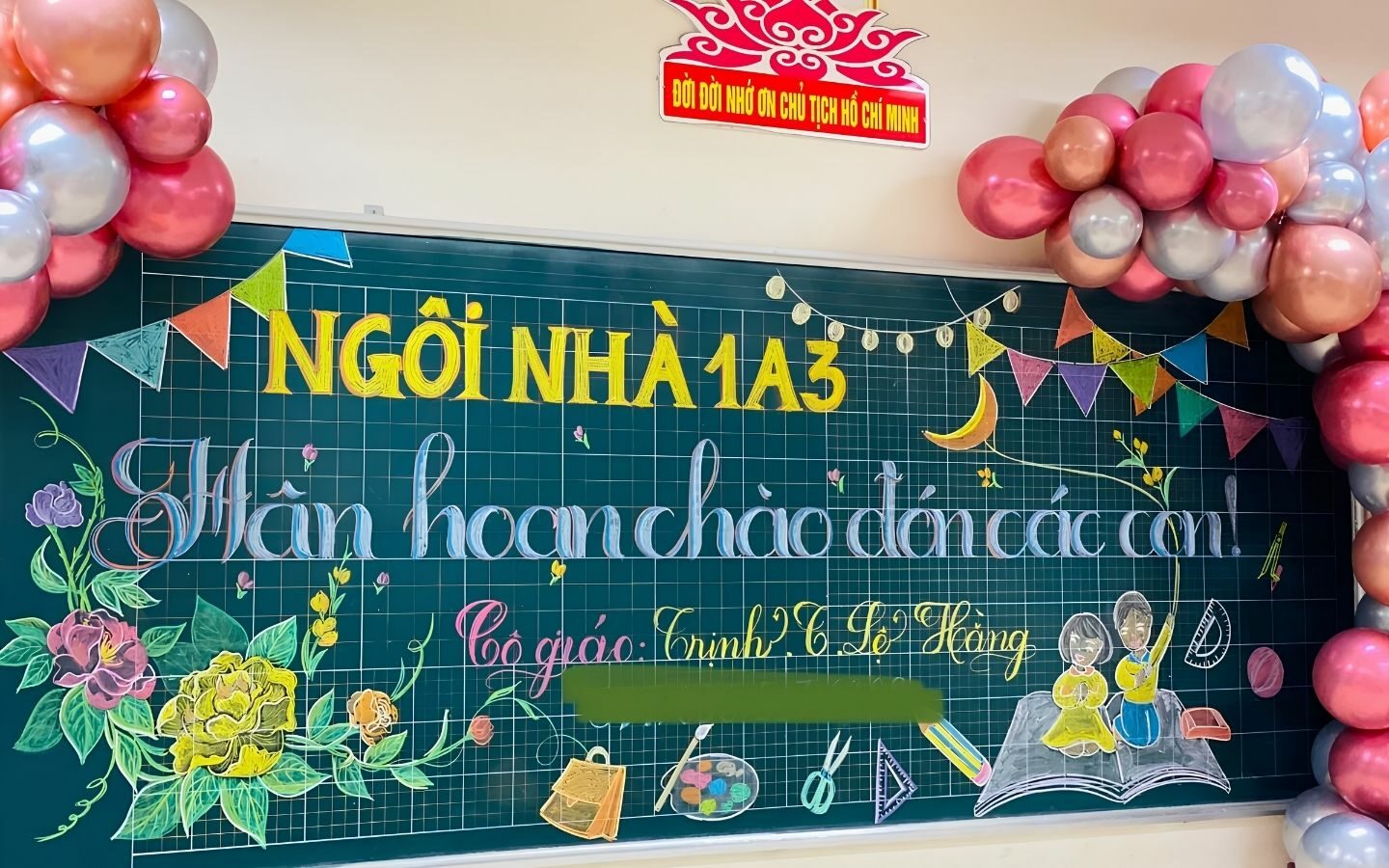 Top 10+ mẫu trang trí bảng Back To School nổi bật 2026 44 Thiết kế bảng đầy sắc màu cùng hình ảnh hoa lá và bóng bay