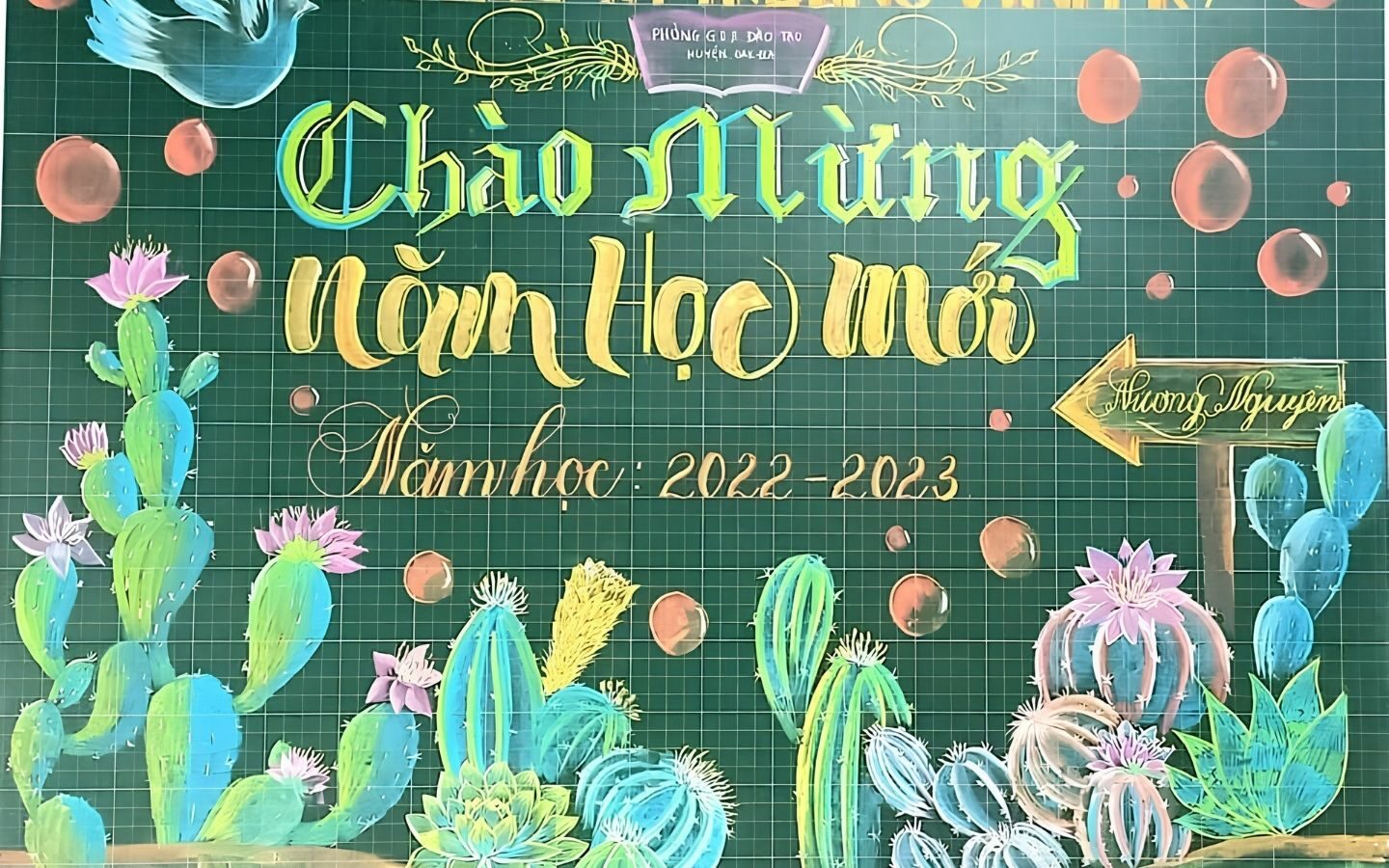 Top 10+ mẫu trang trí bảng Back To School nổi bật 2026 52 Mẫu bảng kết hợp hoa, lá và các hình khối nhiều màu bắt mắt