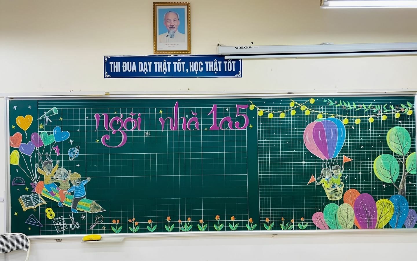 Top 10+ mẫu trang trí bảng Back To School nổi bật 2026 55 Trang trí bảng với nhiều màu sắc giúp không gian học tập thêm vui tươi