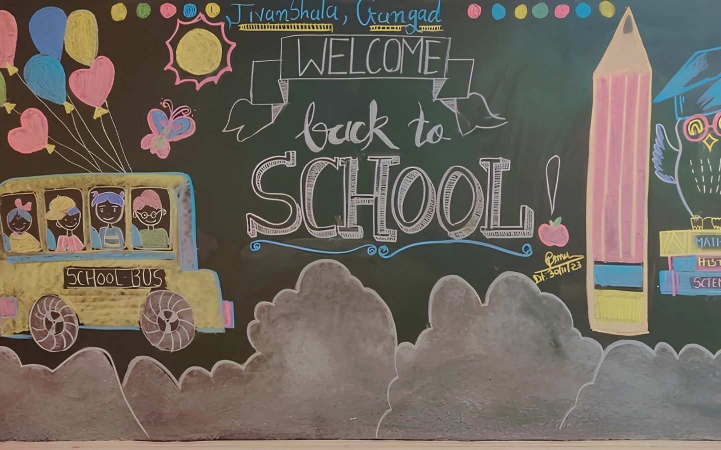 Top 10+ mẫu trang trí bảng Back To School nổi bật 2026 6 Bảng lớp được trang trí nổi bật với hiệu ứng chữ nghệ thuật trong ngày tựu trường