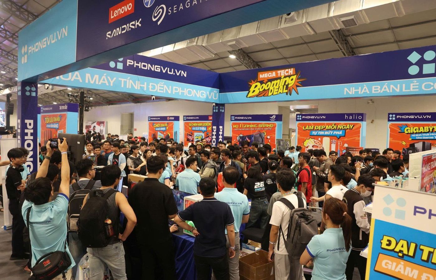 mega tech booming deal phong vu 2