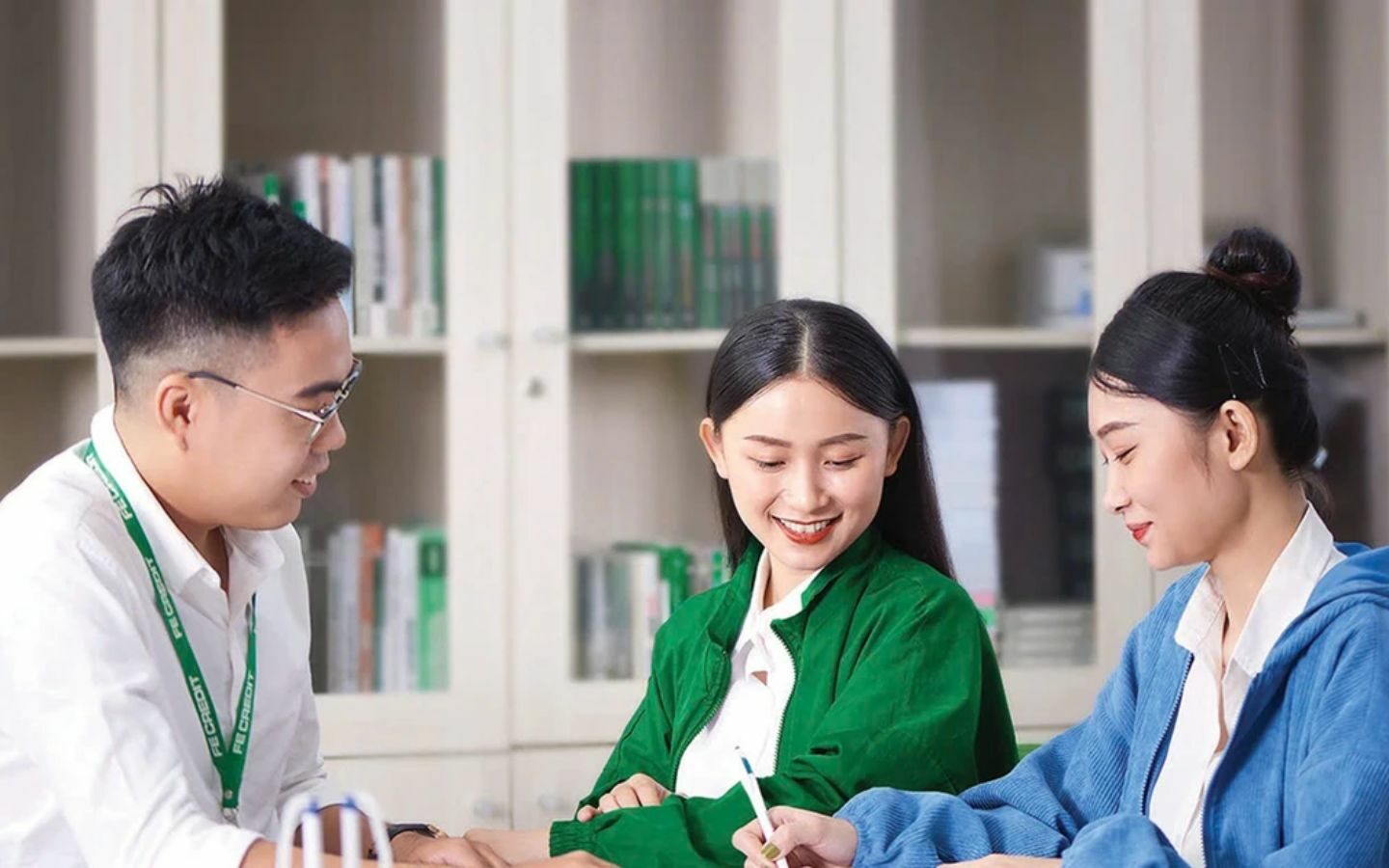 Mua laptop trả góp sinh viên: Ưu đãi Back to School 2026 12 Ký hợp đồng trả góp và nhận máy về nhà