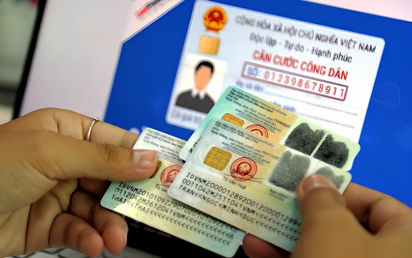 Mua laptop trả góp sinh viên: Ưu đãi Back to School 2026 2 CCCD gắn chip là giấy tờ quan trọng khi đăng ký mua laptop trả góp sinh viên