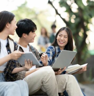 Mua laptop trả góp sinh viên: Ưu đãi Back to School 2026 Sinh viên lựa chọn mua laptop trả góp để giảm áp lực tài chính mùa Back to School 2026