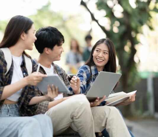 Mua laptop trả góp sinh viên: Ưu đãi Back to School 2026 Sinh viên lựa chọn mua laptop trả góp để giảm áp lực tài chính mùa Back to School 2026