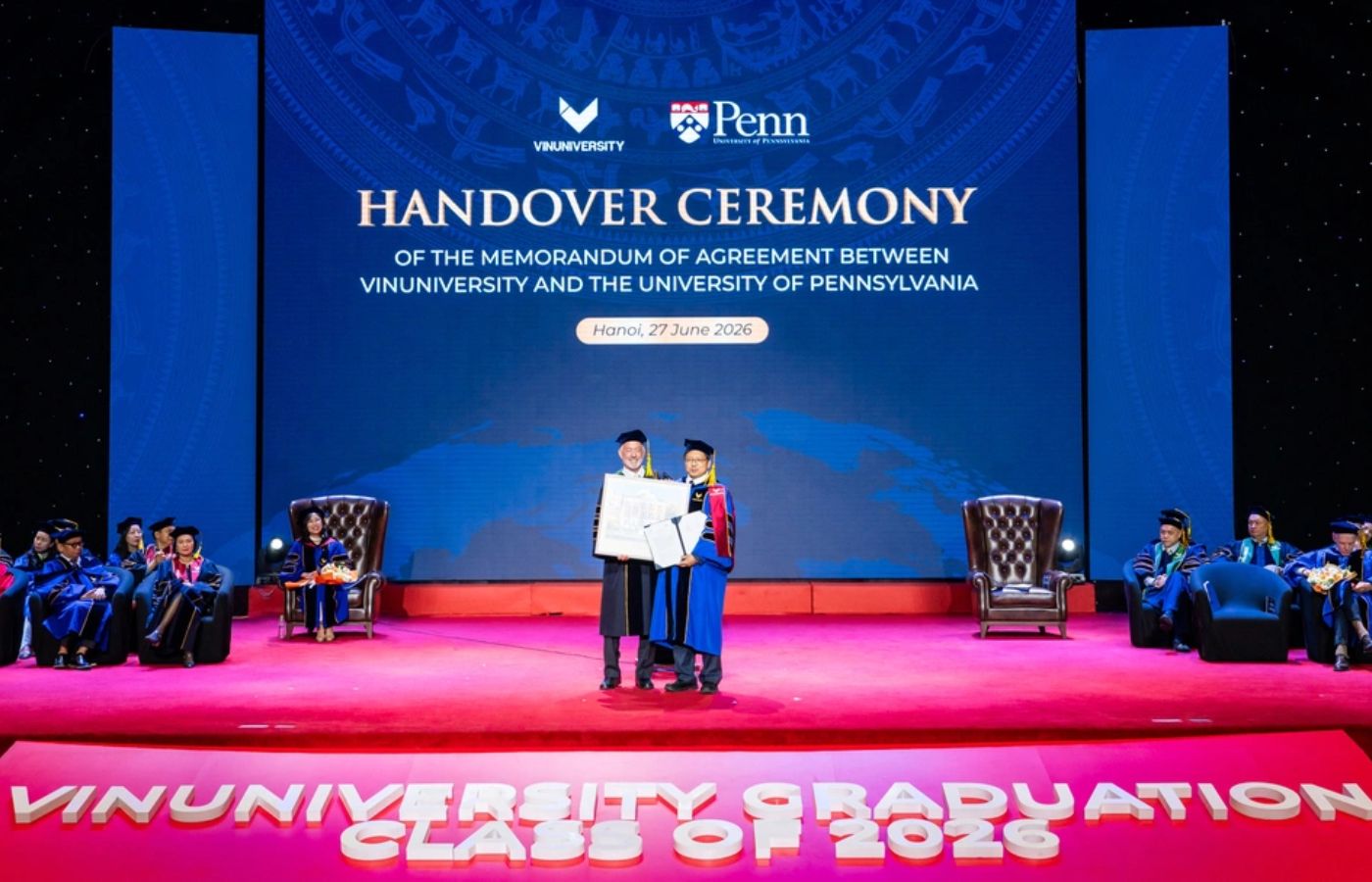 VinUni trao bằng tốt nghiệp cho 200 sinh viên, ra mắt tổ hợp nghiên cứu công nghệ V-RIC 1 vinuni trao bang tot nghiep cho 200 sinh vien 1