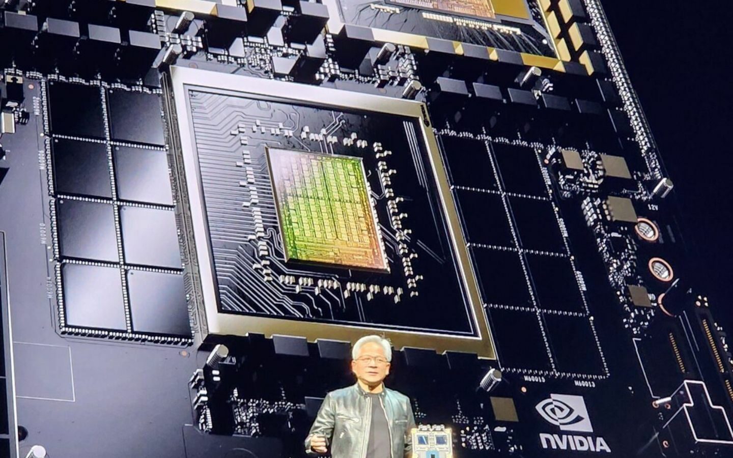 Giá chip nhớ tăng khiến giá máy chủ AI NVIDIA cũng tăng lên khoảng 15%