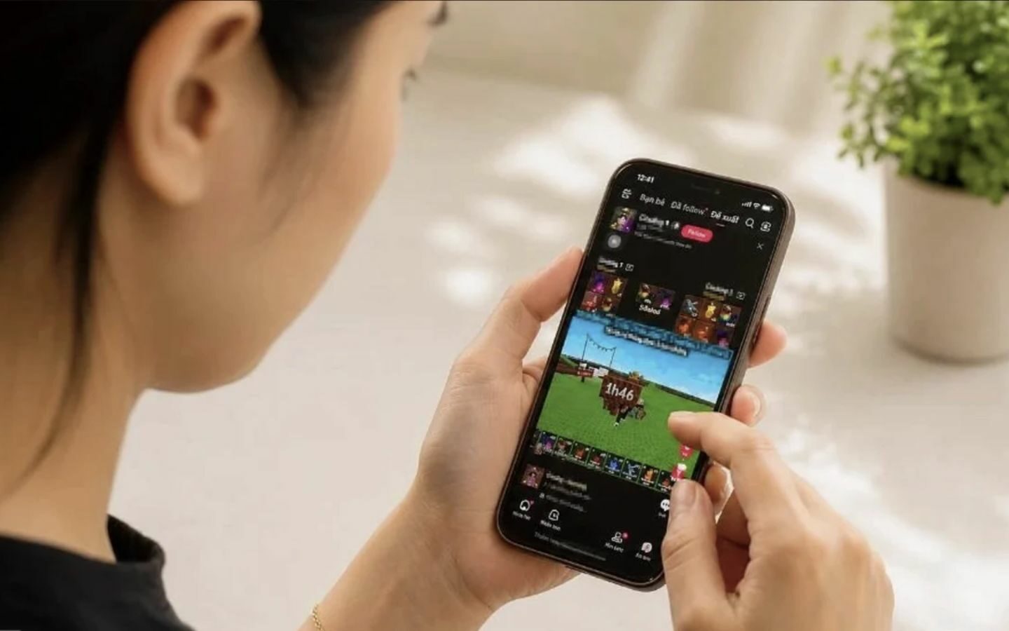 Lướt điện thoại khi rảnh có thể khiến não bộ kiệt sức 1 Lướt điện thoại khi rảnh có thể khiến não bộ kiệt sức (Nguồn: VnExpress)