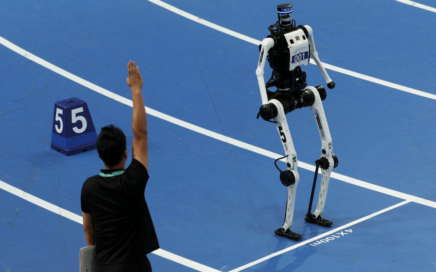 Robot hình người Tiangong Ultra phá kỷ lục chạy 100m của Usain Bolt 2 Thế vận hội robot hình người 2026 (World Humanoid Robot Games) được tổ chức tại Bắc Kinh (Nguồn: Internet)