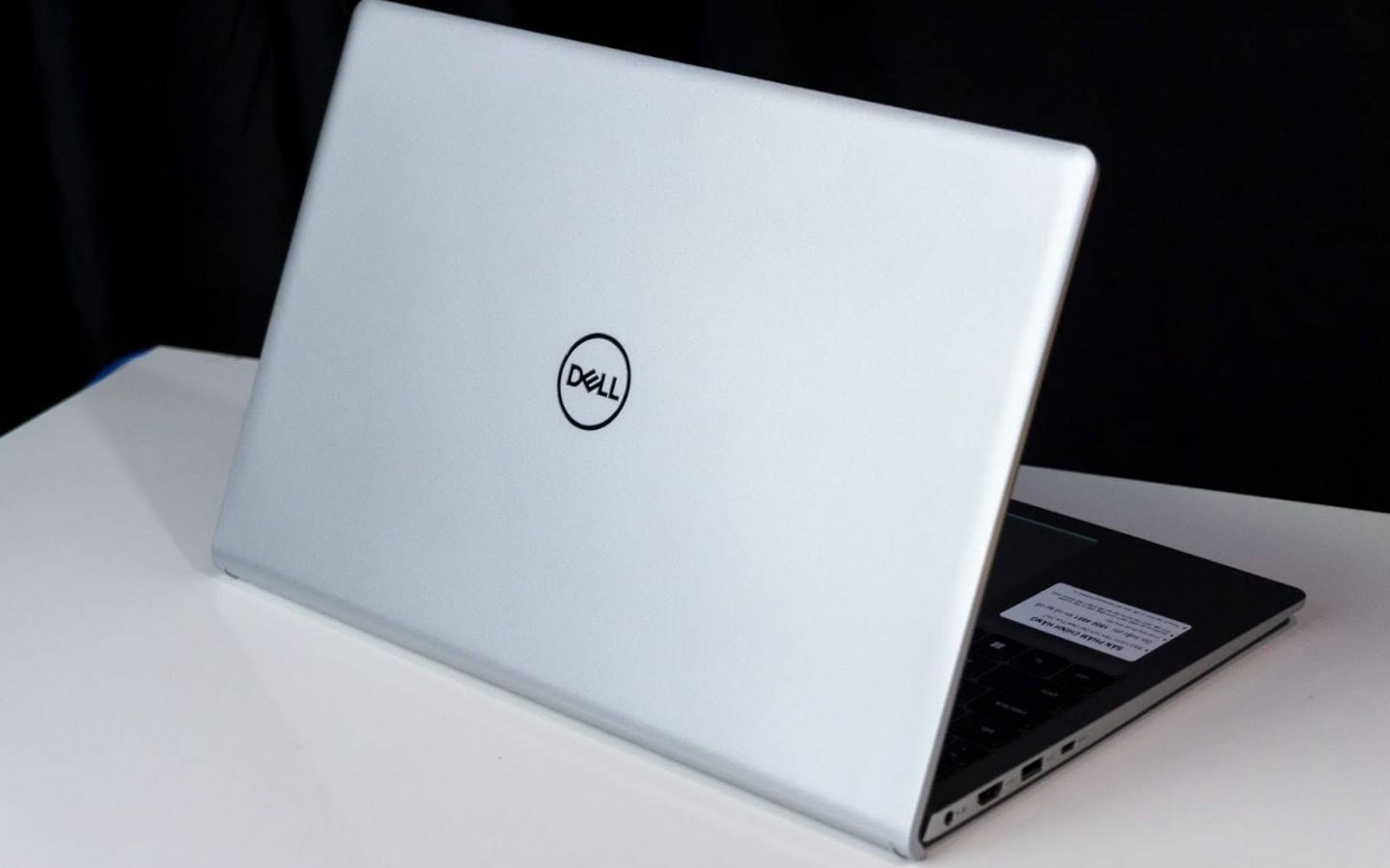 Tân sinh viên nên mua laptop nào? Thời điểm nào nên mua laptop? 3 tan sinh vien nen mua laptop nao 4