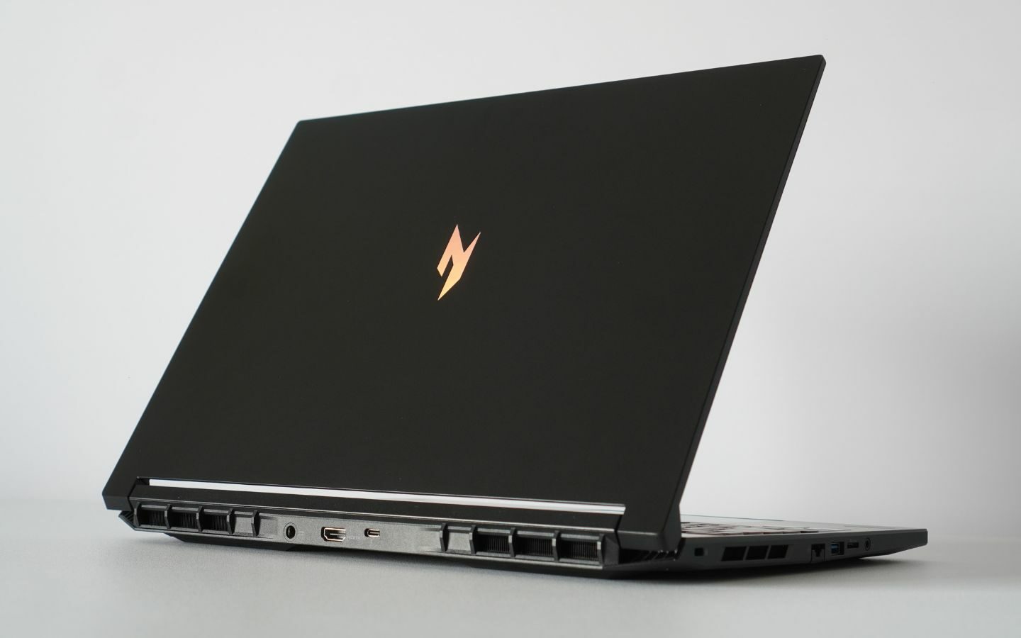 Cân nhắc RAM, SSD và khả năng nâng cấp khi chọn laptop 