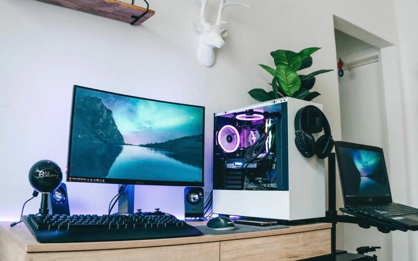 CPU AMD Ryzen X3D và Ryzen đáp ứng nhu cầu chơi game và làm việc khác nhau