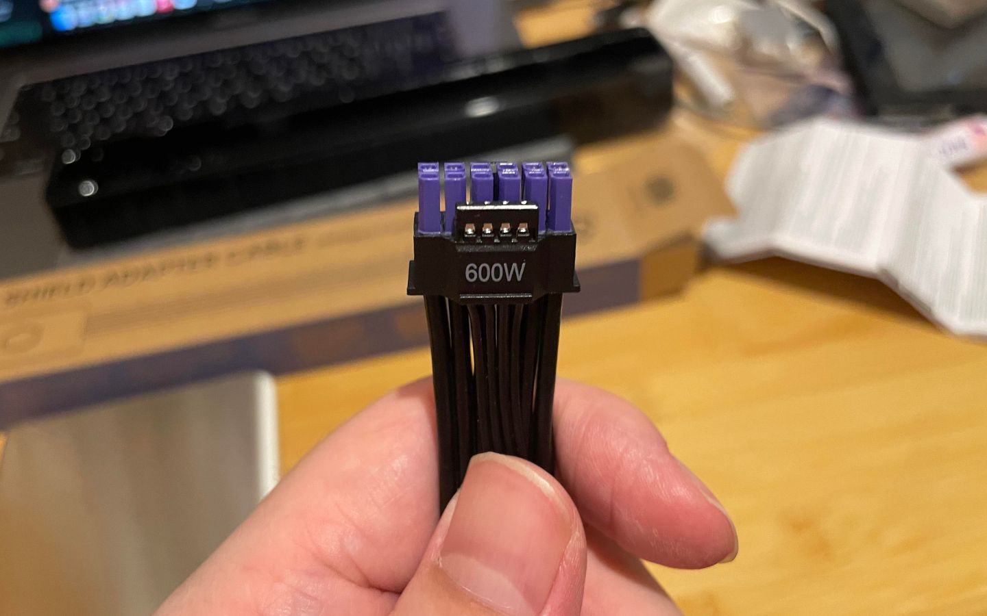 GPU Shield Adapter Cable là gì? Giải pháp bảo vệ card đồ họa an toàn 11 GPU Shield hỗ trợ giám sát kết nối nguồn GPU
