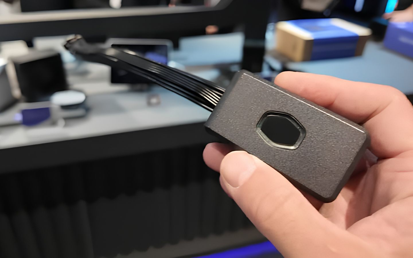 GPU Shield Adapter Cable là gì? Giải pháp bảo vệ card đồ họa an toàn 6 gpu shield adapter cable 7 1