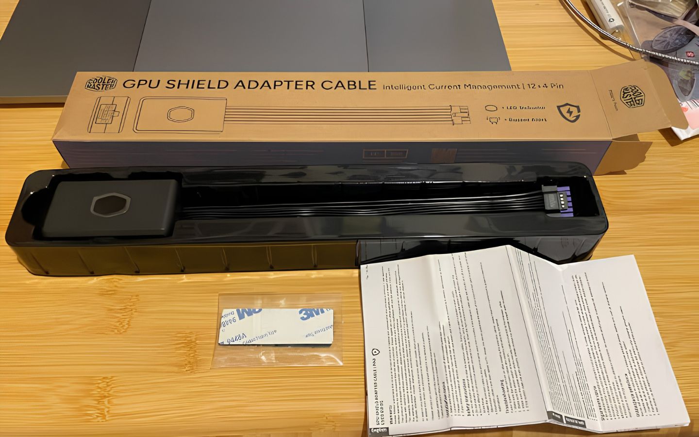 GPU Shield Adapter Cable là gì? Giải pháp bảo vệ card đồ họa an toàn 7 Hệ thống LED hiển thị trạng thái hoạt động của GPU Shield