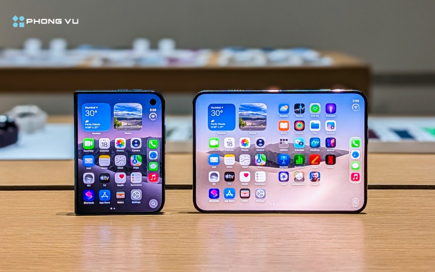 iPhone Duo nổi bật với thiết kế gập và nhiều công nghệ màn hình hiện đại