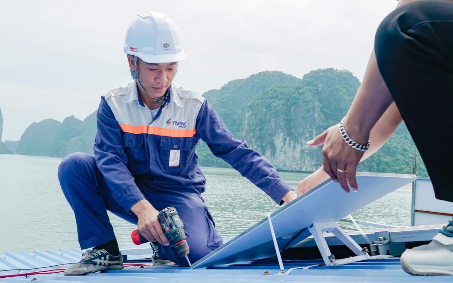 Chương trình thí điểm 10 bộ thiết bị đầu cuối Starlink Standard 4X sẽ đặt 6 bộ tại Cát Hải và 4 bộ tại Bạch Long Vĩ