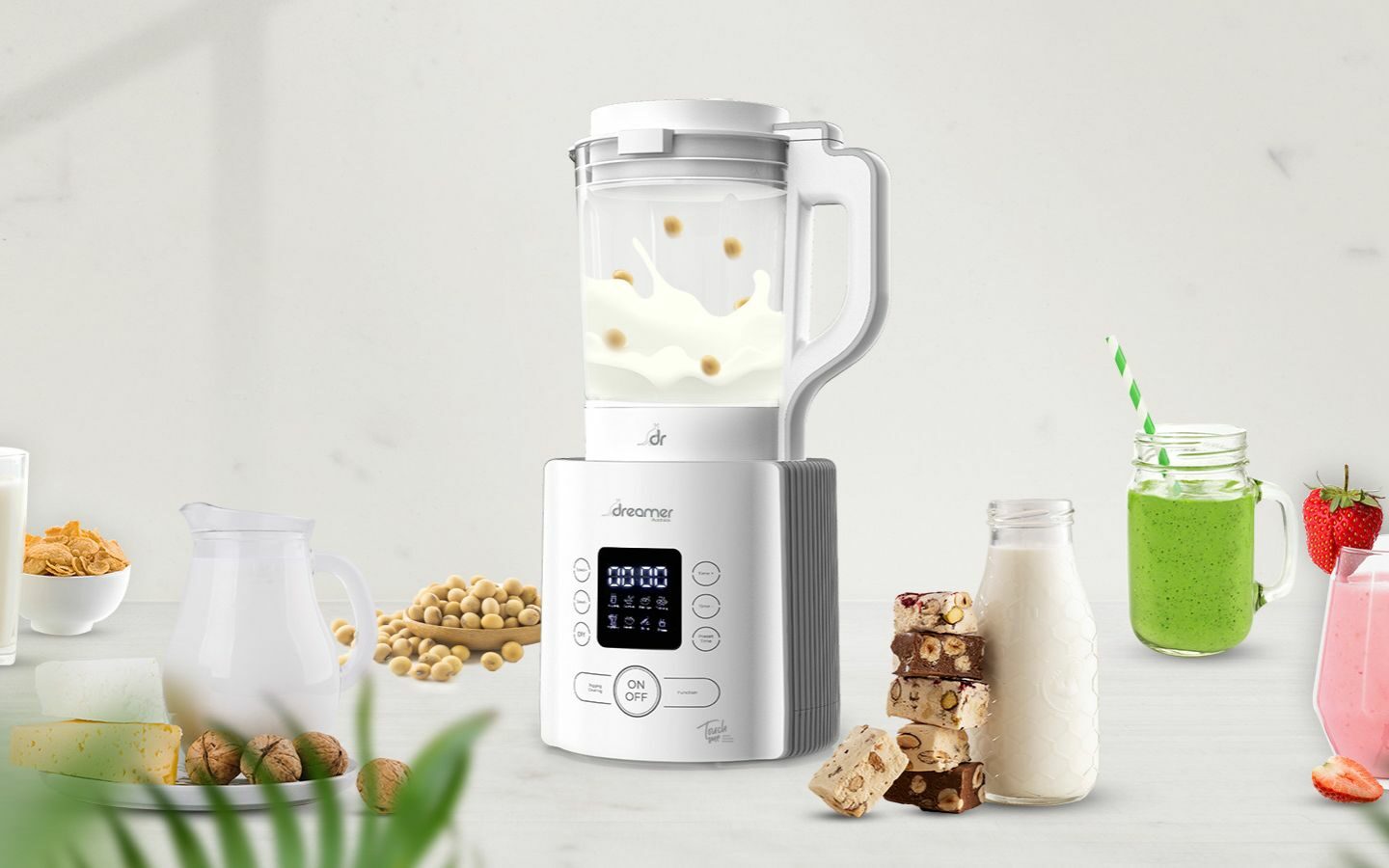 Máy xay sinh tố chế biến đồ uống từ trái cây và rau củ tại nhà