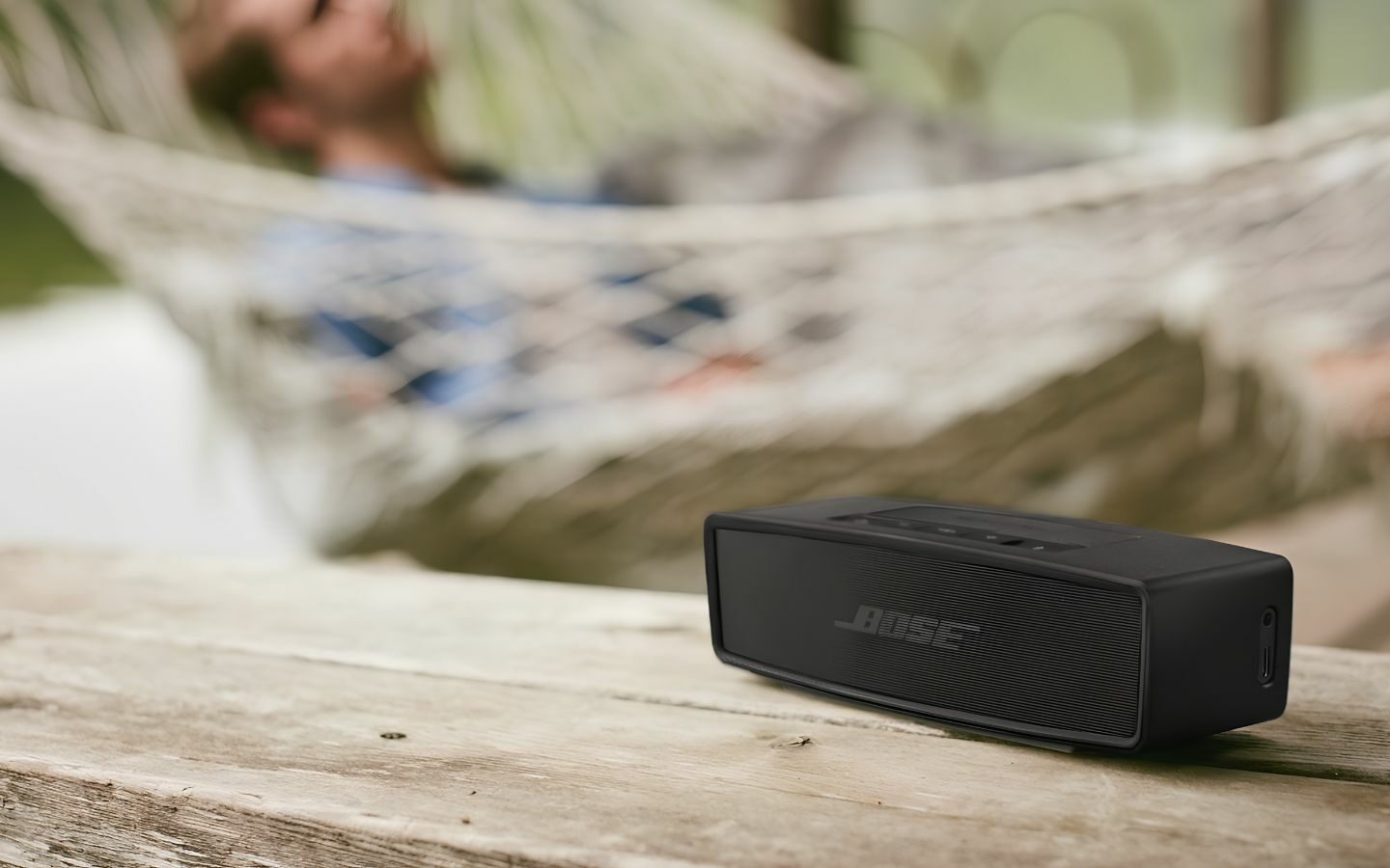 Loa Bluetooth mini nhỏ gọn phù hợp cho những chuyến du lịch và dã ngoại