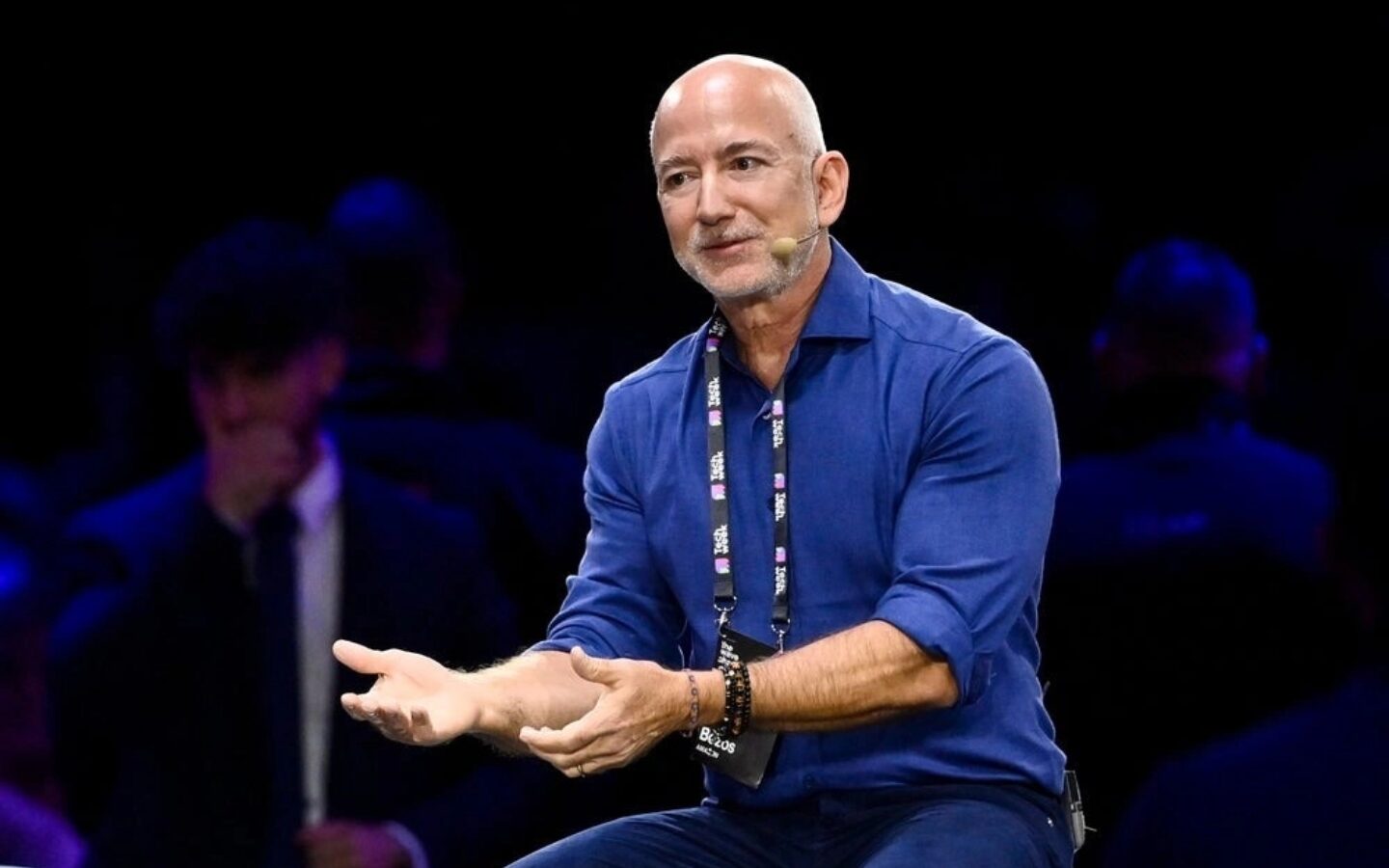 Tỷ phú Bezos dự đoán AI sẽ thay đổi mô hình việc làm trong gia đình 1 Tỷ phú Bezos dự đoán AI sẽ thay đổi mô hình việc làm trong gia đình (Nguồn: Internet)