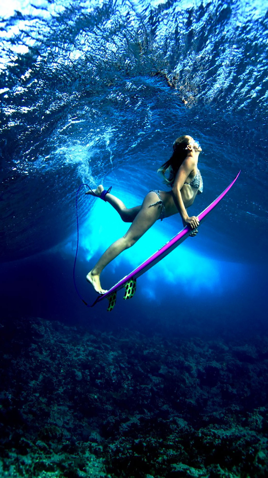 Bikini Hot girl swim under water iphone 4s wallpapers