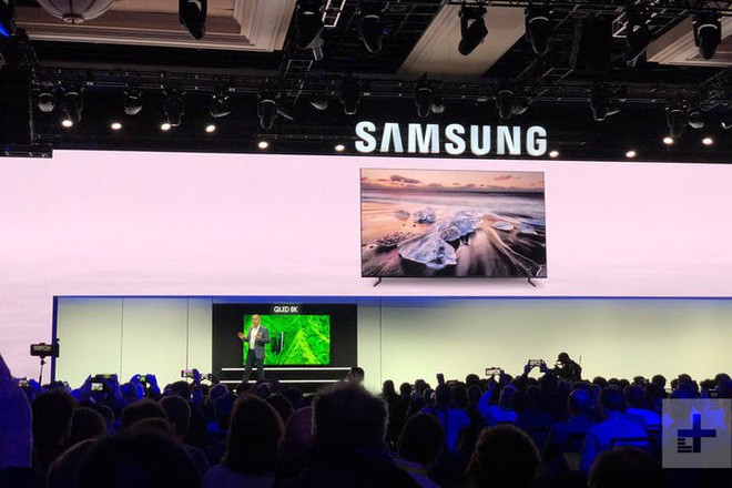 TV 8K Samsung khủng nhất hành tinh: 98 inch, độ nét cao quá nên chưa phim nào đủ tầm chiếu lên cả! - Ảnh 1.