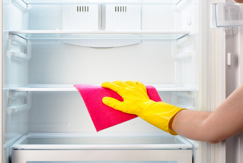 cleaning-dirty-fridge