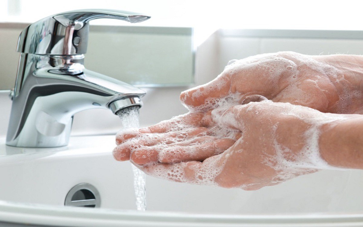 Rửa tay thường xuyên để loại bỏ vi khuẩn, virus gây bệnh