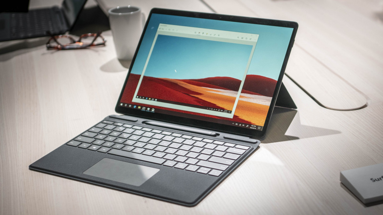 Đặt lên bàn cân 4 dòng laptop Microsoft Surface, bạn thích chiếc máy nào?