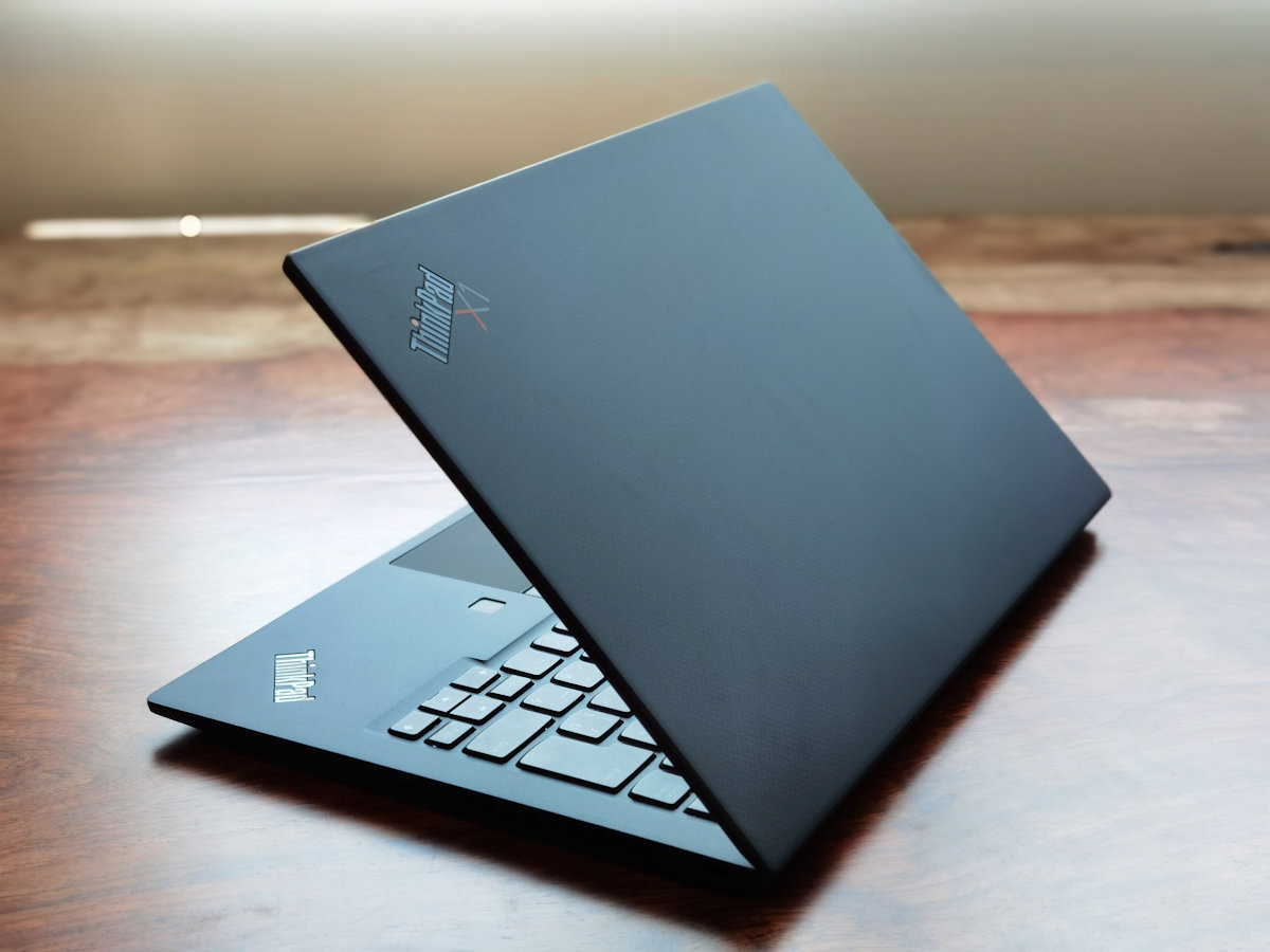 Lenovo ThinkPad X1 Carbon 2020 có thực sự là laptop doanh nhân khủng nhất năm nay?