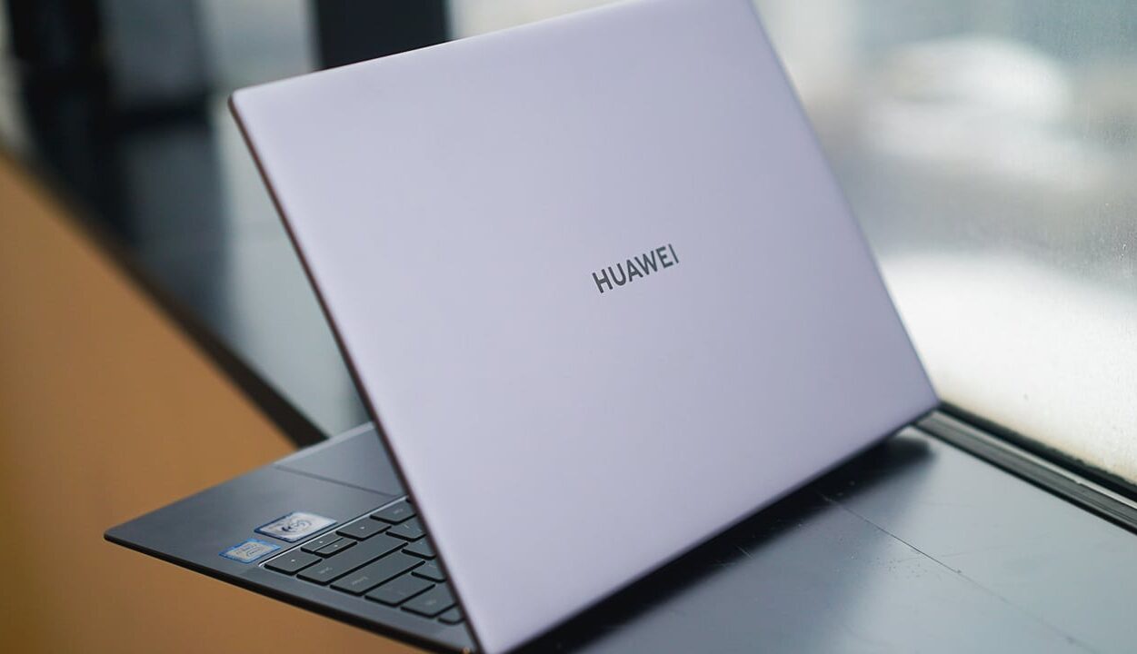 Huawei ra mắt dòng laptop MateBook B dành cho doanh nhân đầu tiên